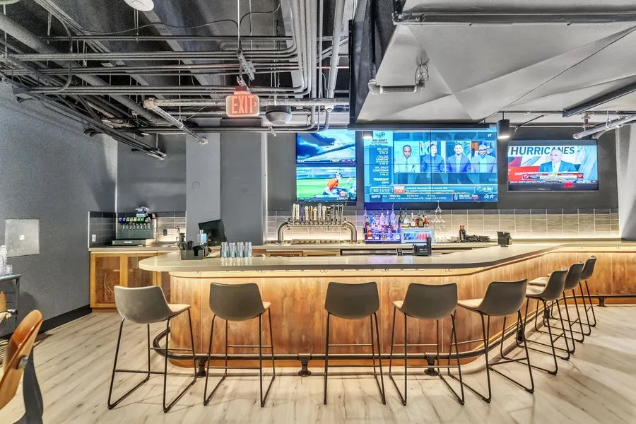 Bar & drinks